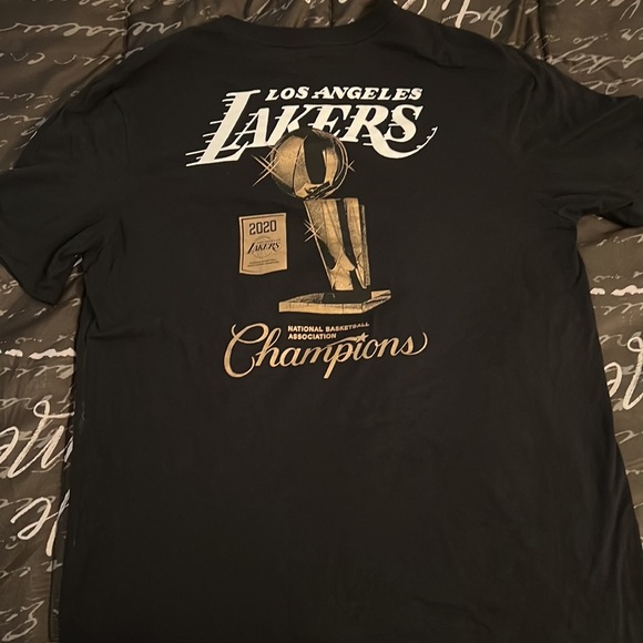 Los Angeles Lakers Champion Shirt - Picture 2 of 6